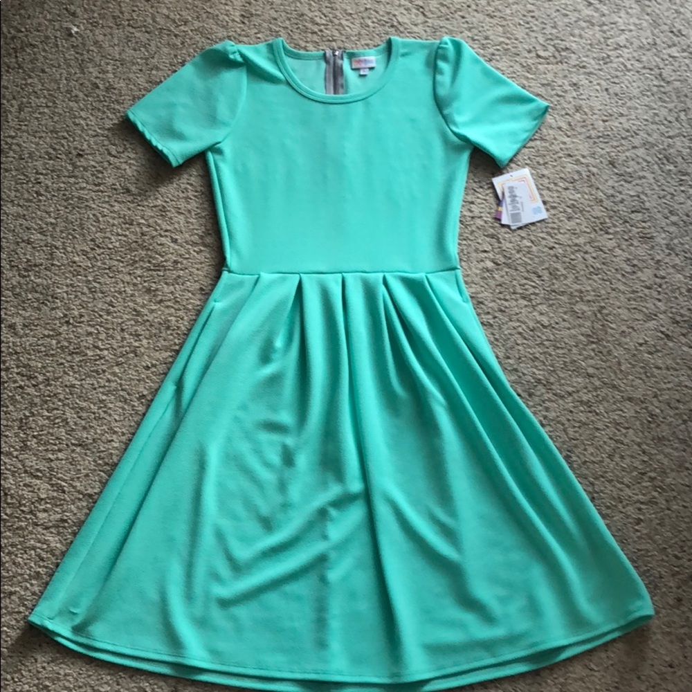 Small LulaRoe Solid Mint Amelia Cassie Material